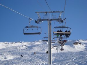 Skilift in Flaine boven de piste in het Grand Massif vlakbij vakantiehuis La Tulipe